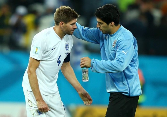 Gerrard le dijo a Luis Suárez que era 'demasiado bueno' para el Arsenal