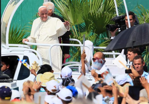 Papa Francisco llama a cubanos a cuidar la familia