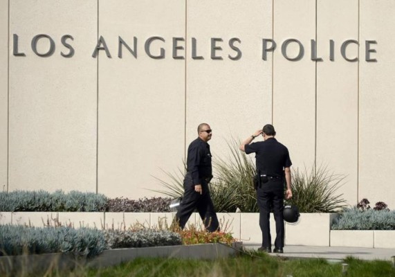 Al menos tres muertos y cuatro heridos en un tiroteo en una bolera en Los Ángeles
