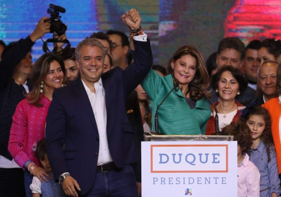 Colombia comienza la transición de Santos a Duque con la mirada puesta en la paz