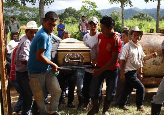 Entierran a minero que murió soterrado en Macuelizo