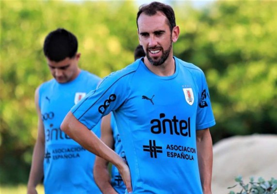 El Cagliari anuncia que Godín dio positivo al covid-19