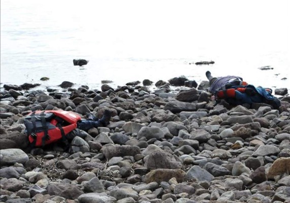 Al menos 33 muertos en naufragios la costa de Turquía