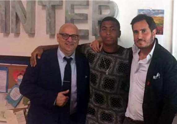 Hondureño Rigoberto Rivas firma contrato profesional con el Inter de Milán