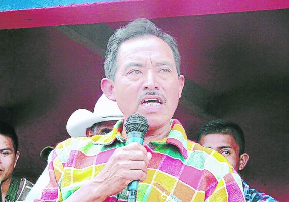 Alcalde hondureño impuesto por Consejo de Ancianos lenca sí puede dirigir alcaldía