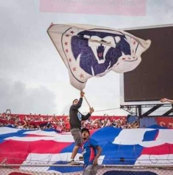 En las redes sociales de Jefferson Banegas se pueden encontrar mensajes como: 'Enfermo por volver a verte Glorioso C.O.D (Club Olimpia Deportivo)'.