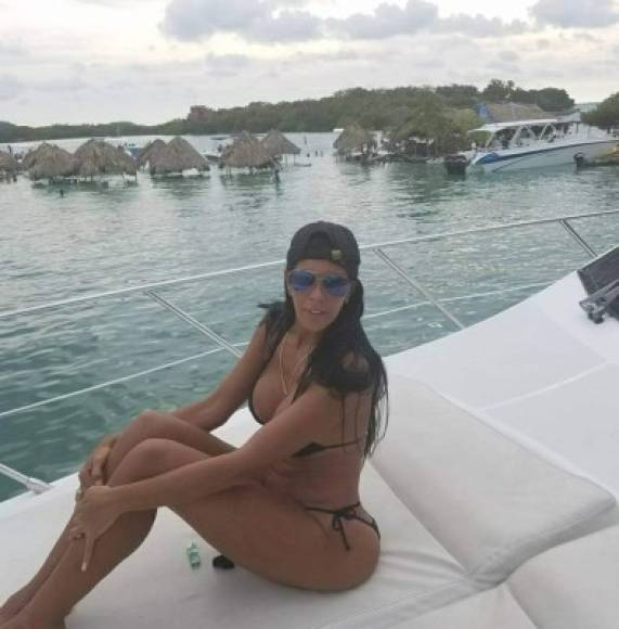 Acostumbrada a llevar una vida de lujos y fiestas, 'la Madame' despertó las sospechas de las autoridades colombianas y estadounidenses que tras una investigación de varios meses la detuvieron junto a un alto cargo de la Marina.