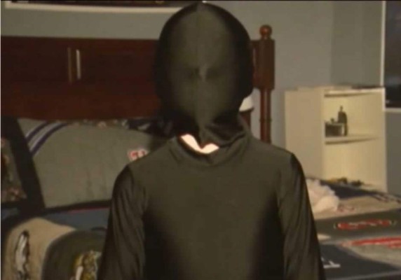 Preocupa a padres el disfraz de 'Hombre invisible' para Halloween    