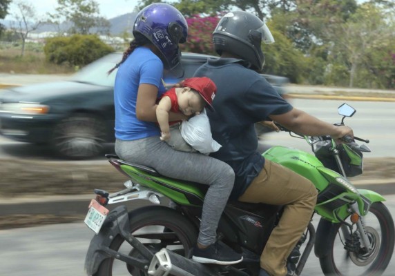 Tránsito anuncia mano dura a motociclistas hondureños