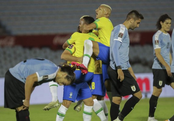 Video: Brasil sin Neymar, doblegó a Uruguay y se afianza en la cima de las eliminatorias