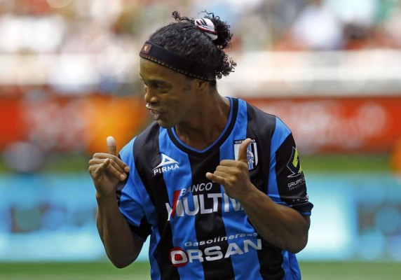 Ronaldinho debuta con gol, asistencia y victoria en la Liga MX