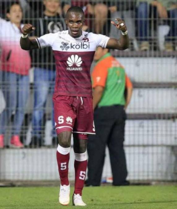 Rubilio Castillo: El delantero hondureño dejaría al Saprissa de Costa Rica y según Radio Marca, el atacante es opción para llegar al Tenerife de la segunda división de España.