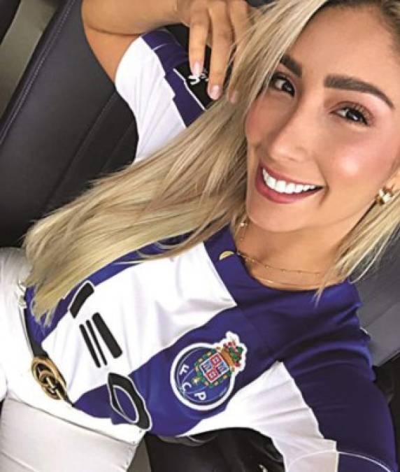 Cindy Álvarez es la linda esposa de Mateus Uribe y antes de la sanción, ella ha presumido camisetas del Oporto.