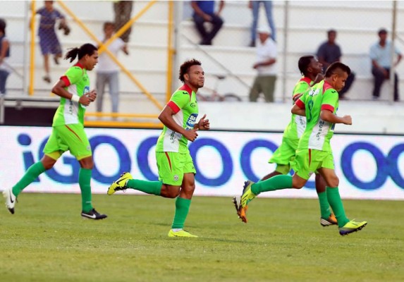 Marathón da la sorpresa goleando a Olimpia y sale del descenso