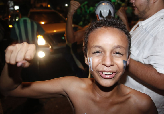 Vídeo: Miles celebran pase de Honduras al Mundial de Brasil 2014