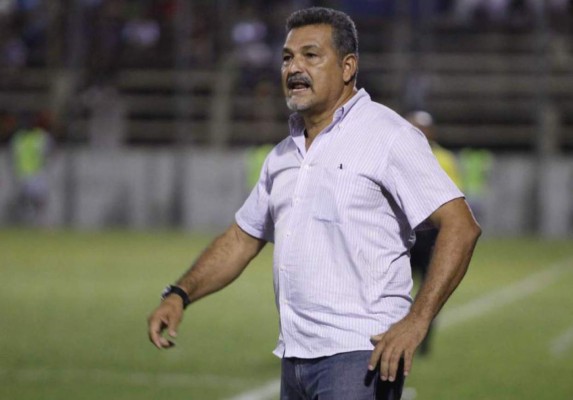 Entrenador hondureño Roger Espinoza dio positivo por coronavirus