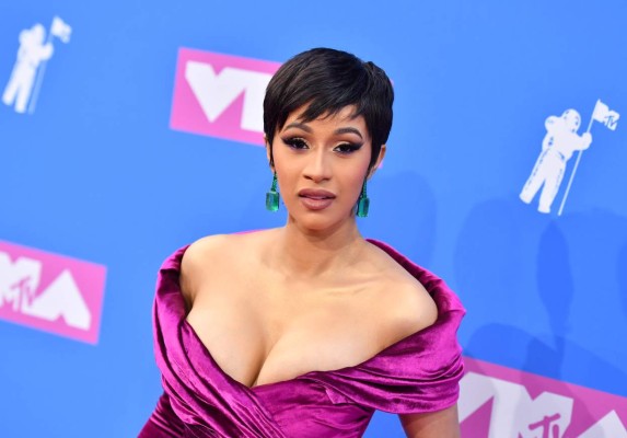 Cardi B presume cuerpazo semanas después de dar a luz