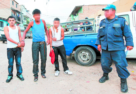 Capturan a tres supuestos miembros de la banda 'Los Chirizos” en Tegucigalpa
