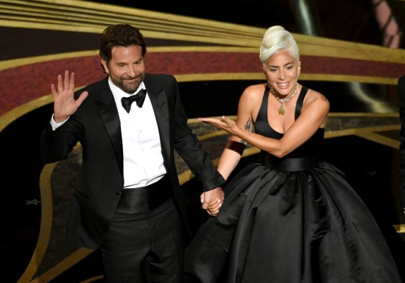 Bradley Cooper y Lady Gaga hacen romántica presentación en los Óscar 2019