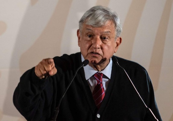 López Obrador dice que 'poco a poco' se normalizará abasto de gasolina