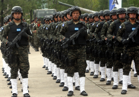 Nombran juez y fiscales para acompañar a Policías Militar