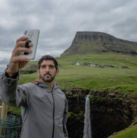 Educado en la Escuela Militar de Sandhurst y en la universidad de London School of Economics en Inglaterra, Fazza cuenta con una excelente preparación académica para regir Dubái.