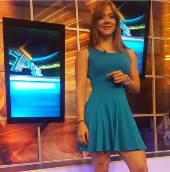 Zambrano también es presentadora en el programa Fútbol A Fondo de Televicentro.