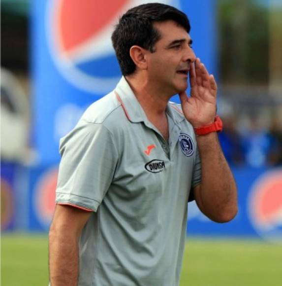 El entrenador argentino Diego Vázquez saldría del banquillo del Motagua si no logra ganar el título en el presente campeonato.