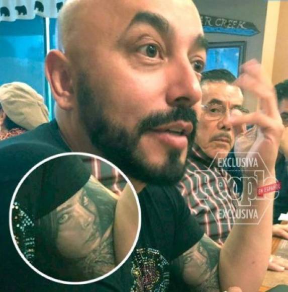 El amor de la pareja de verdad fue intenso. Meses antes se dio a conocer que el cantante regional se tatuó el rostro de Belinda en su brazo.