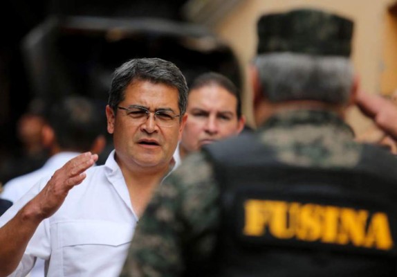Presidente Hernández dice que voto de militares y policías 'se debe madurar'  