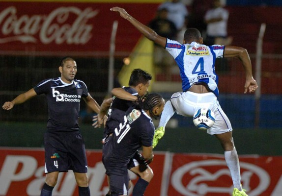 El Honduras Progreso se impone al Victoria y se sube a la cima del torneo