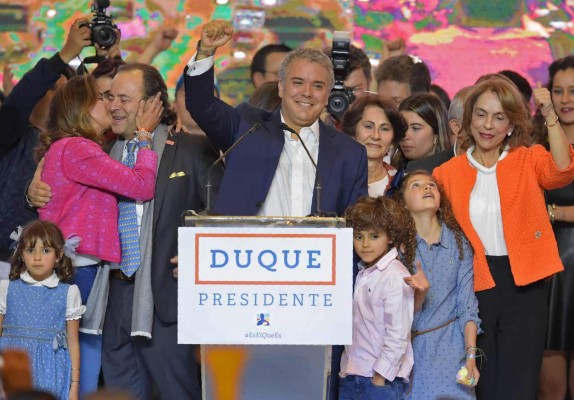 Duque lanza advertencia contra las FARC tras victoria electoral