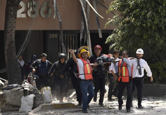 Mexicanos enfrentan terremoto real justo después de simulacros