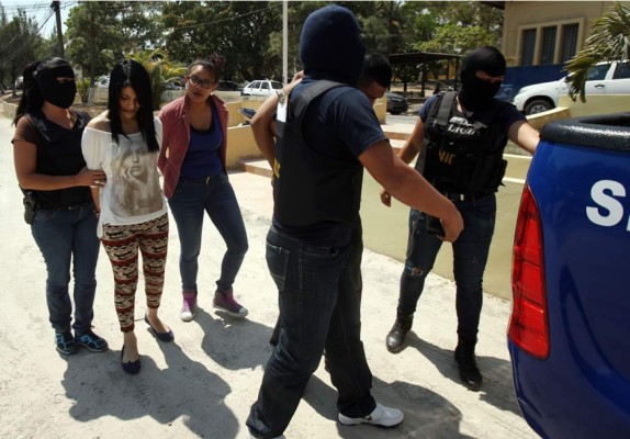 Arrestan a modelo y estudiante por supuesta extorsión en Tegucigalpa