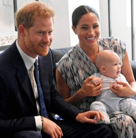 Bebé real<br/><br/>Meghan da a luz al primer hijo de la pareja, Archie Harrison Mountbatten Windsor, el 6 de mayo de 2019. Para su comodidad la pareja se mudó a la afueras del palacio de Kensington, lugar de residencia de William y Kate Middleton, para instalarse en la casa de Frogmore, mucho más grande, situada en las tierras del castillo de Windsor.