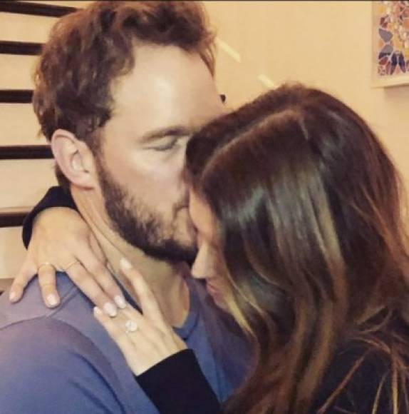 Chris Pratt y Katherine Schwarzenegger anunciaron su compromiso tan solo siete meses de noviazgo, ella sería la única relación oficial de Pratt tras su separación con Anna Faris, con quien estuvo casado por durante nueve años, hasta 2017, cuando anunciaron su separación.