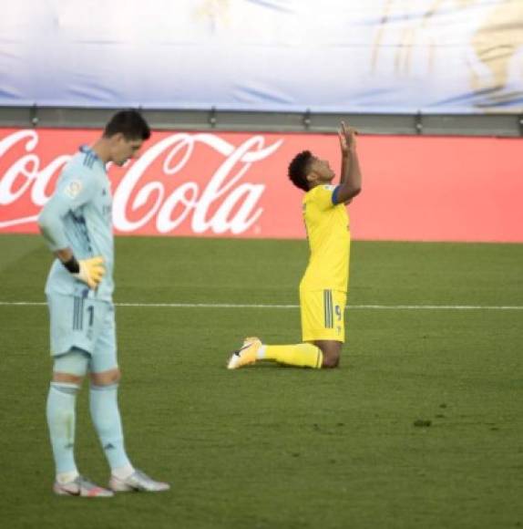 Antony Lozano se puso de rodillas y le dio las gracias a Dios por su anotación ante Real Madrid.