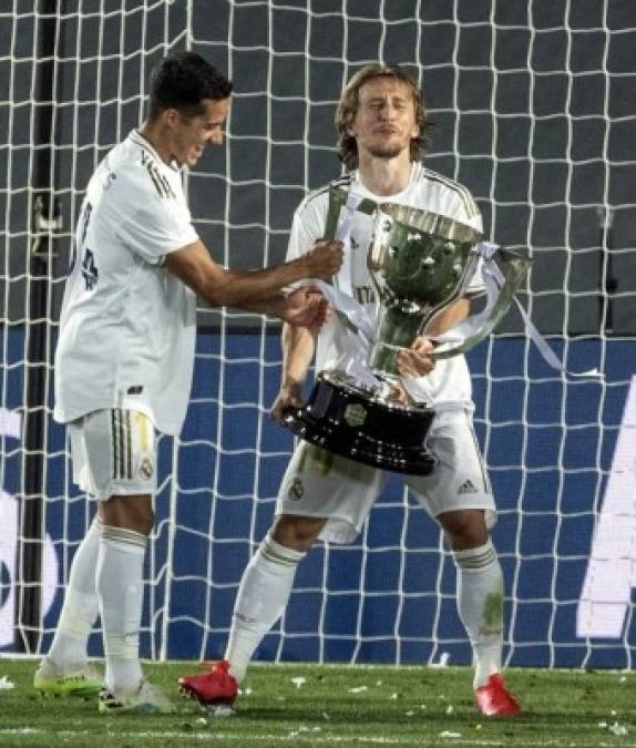 Luka Modric y Lucas Vázquez festejando.