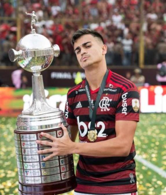 El Real Madrid ha llegado a un acuerdo con el Flamengo por el centrocampista brasileño Reinier Jesus a cambio de 30 millones de euros. Según el diario Marca, no será oficial hasta que el jugador cumpla la mayoría de edad para no tener problemas con la FIFA.