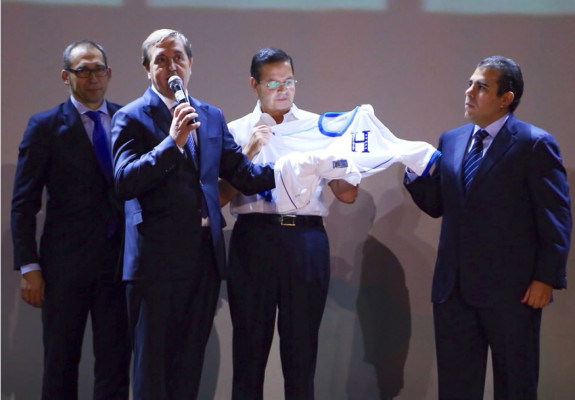 Presentan camiseta de la Selección de Honduras para el Mundial