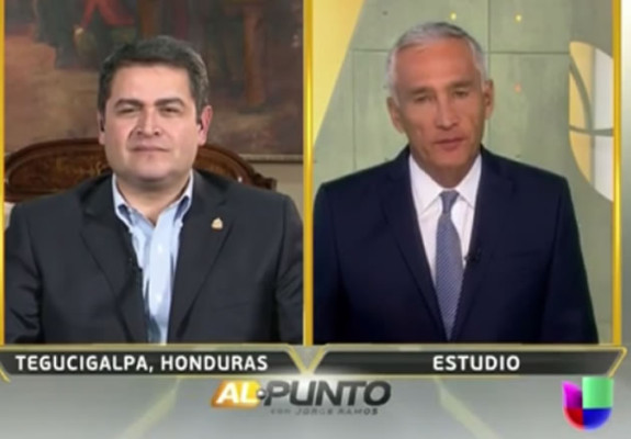 Juan Orlando revela a Jorge Ramos que cónsules estaban haciendo 'cobros excesivos'