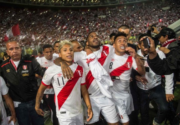 Perú vuelve a un Mundial después de 36 años al vencer 2-0 a Nueva Zelanda