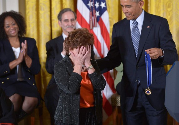 Obama otorga Medalla de la Libertad a Isabel Allende