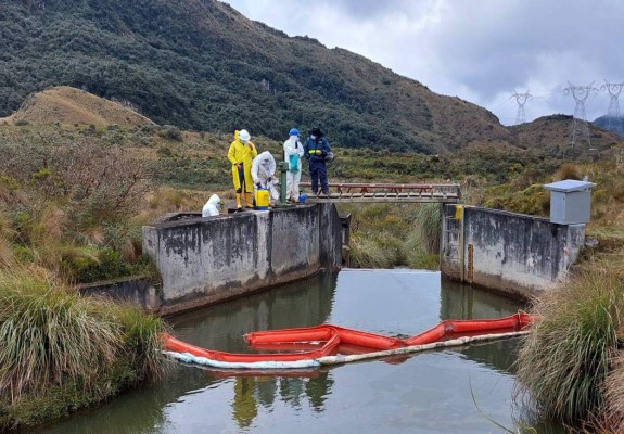 Ecuador: derrame de diésel afecta al 70% del agua potable de Quito