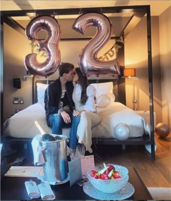 Iván Rakitic, mediocampsita croata del Barcelona, celebró su cumpleaños 32 junto a su pareja Raquel Mauri en casa.