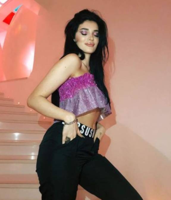 Gracias al éxito alcanzado, Era Istrefi firmó en febrero de 2016 con las discográficas Sony Music y Ultra Records.