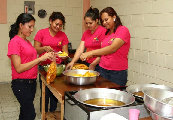 Ponen a prueba su talento de empresarios para graduarse