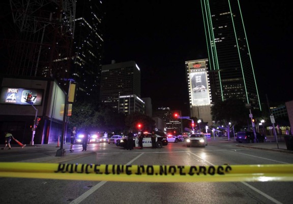 Matan a cinco policías en Dallas en manifestación antirracista