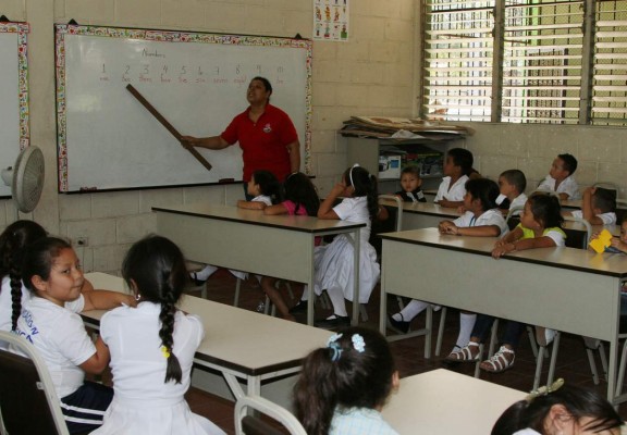 Incumplen instalación de aulas tecnológicas en escuela sampedrana