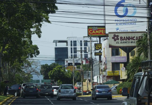 Bancos estarán cerrados mañana por feriado del 15 de septiembre